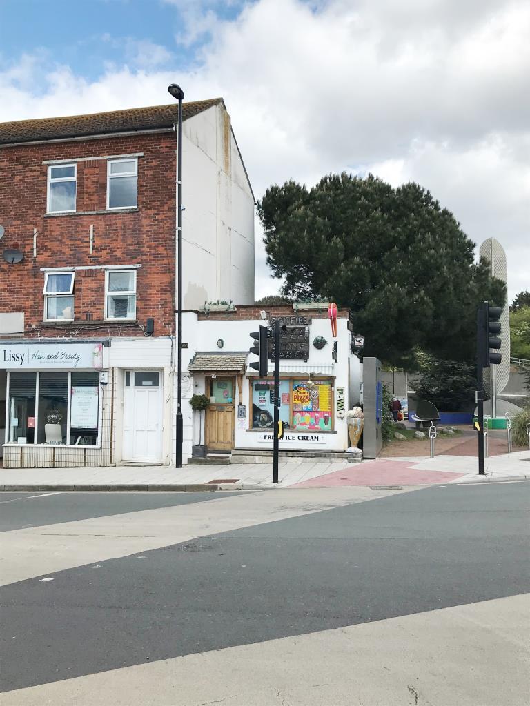 Lot: 104 - FREEHOLD COMMERCIAL INVESTMENT - 